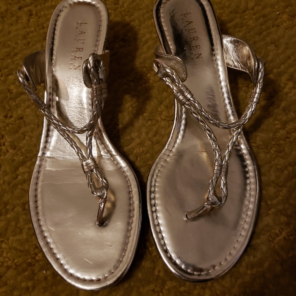 Gold small heel shoes